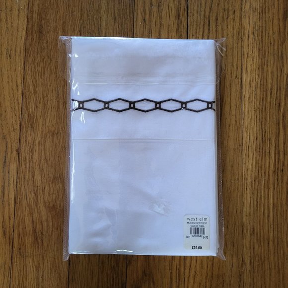 Vtg West Elm Standard Pillowcases - set of 2 - NWT - Picture 2 of 5